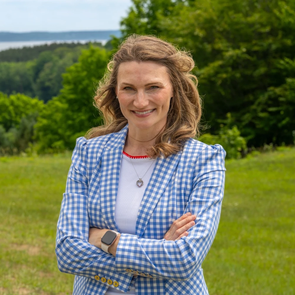 Callie Barr speaking with voters
